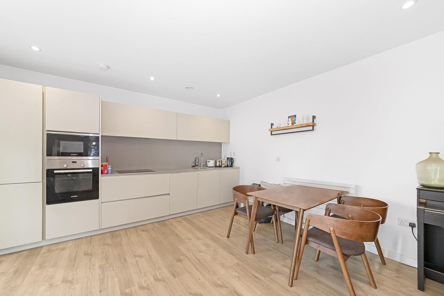 Flat Hatcham Street in Greater London