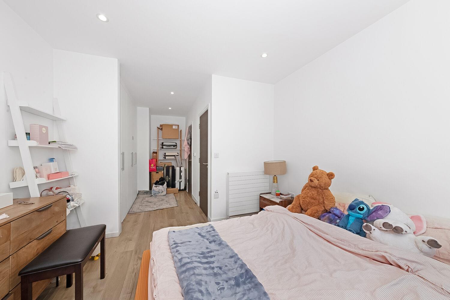 Flat Hatcham Street in Greater London