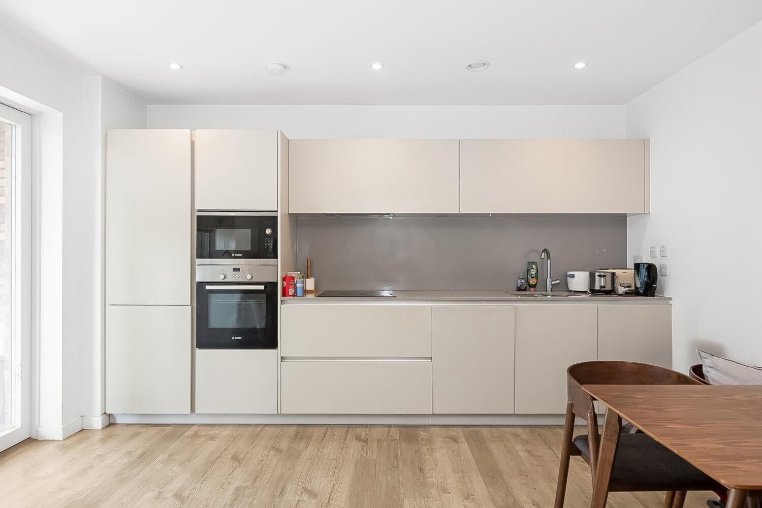 Flat Hatcham Street in Greater London