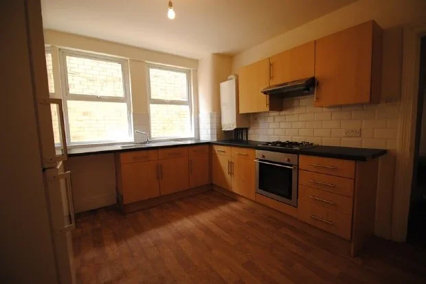 Flat Whorlton Road in Greater London
