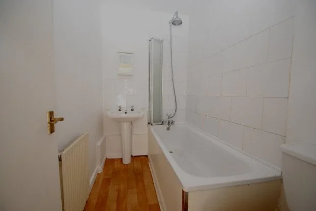 Flat Whorlton Road in Greater London