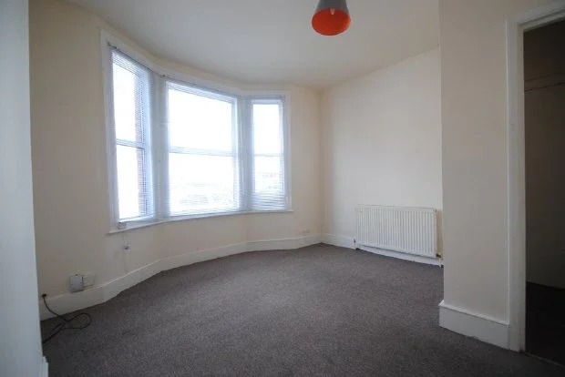 Flat Whorlton Road in Greater London