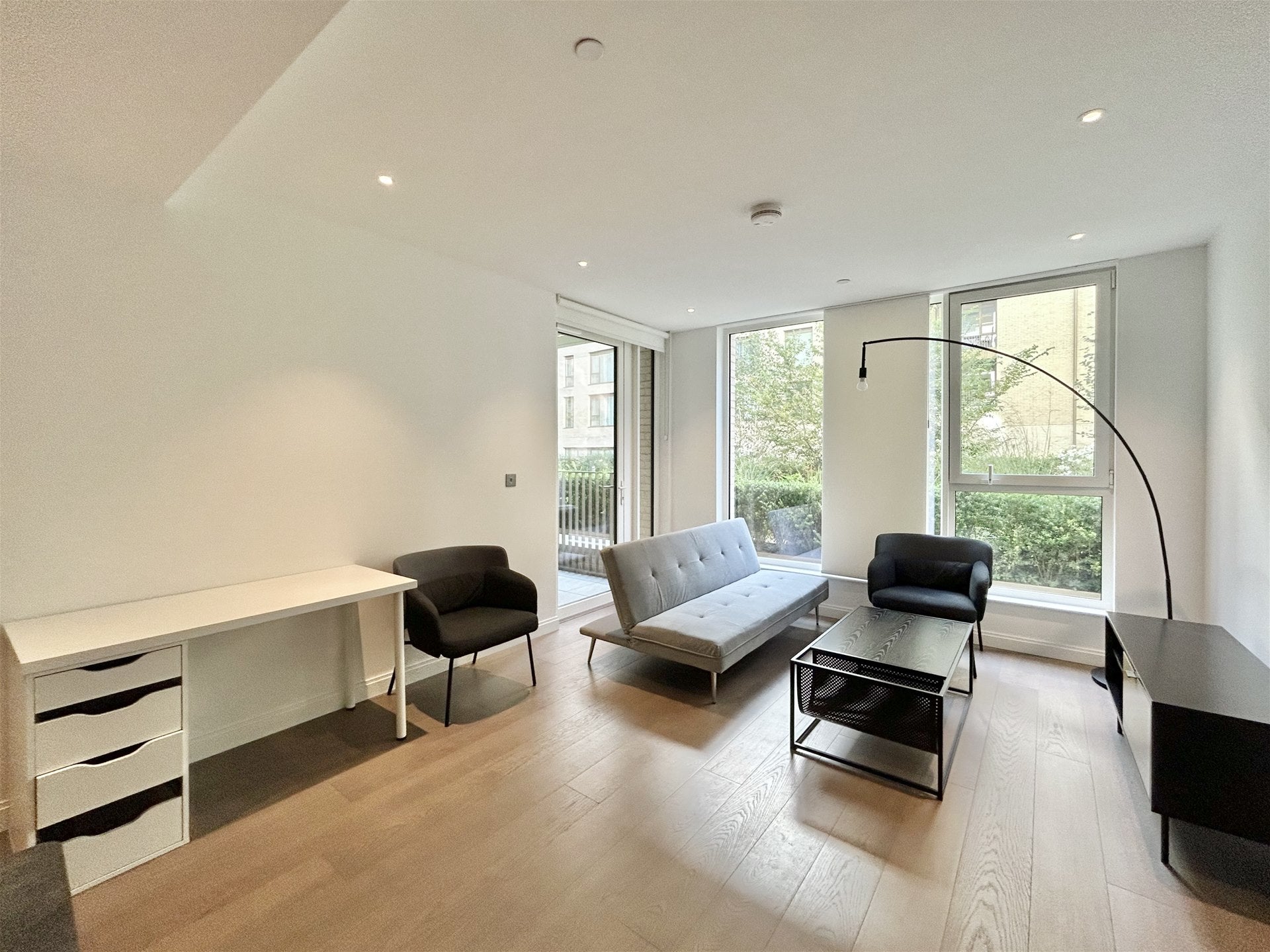 Flat Kennington Lane in Greater London