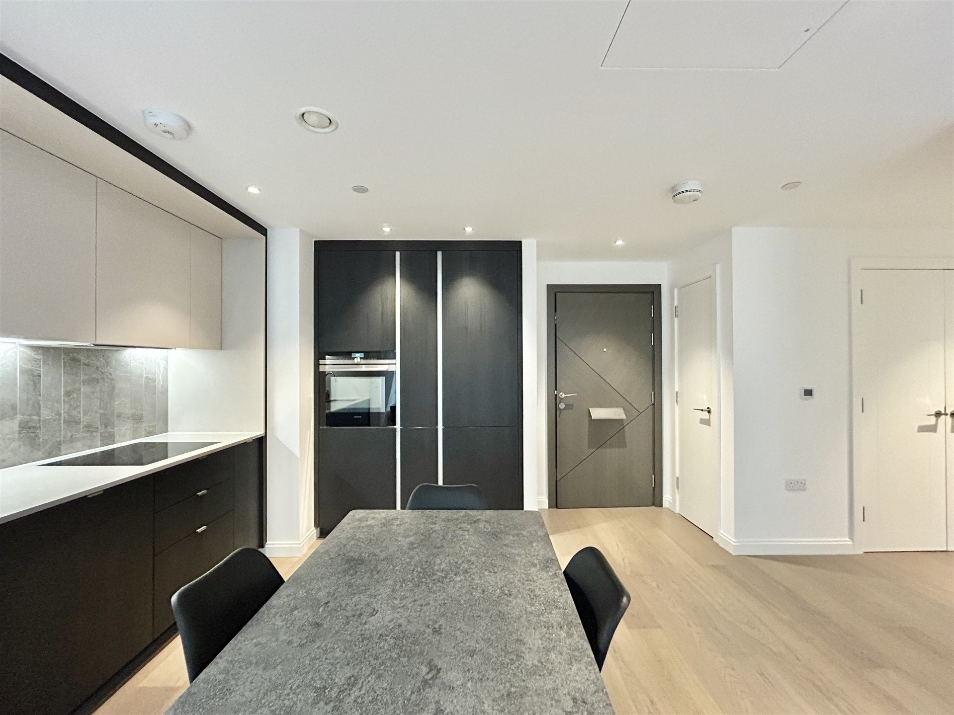 Flat Kennington Lane in Greater London
