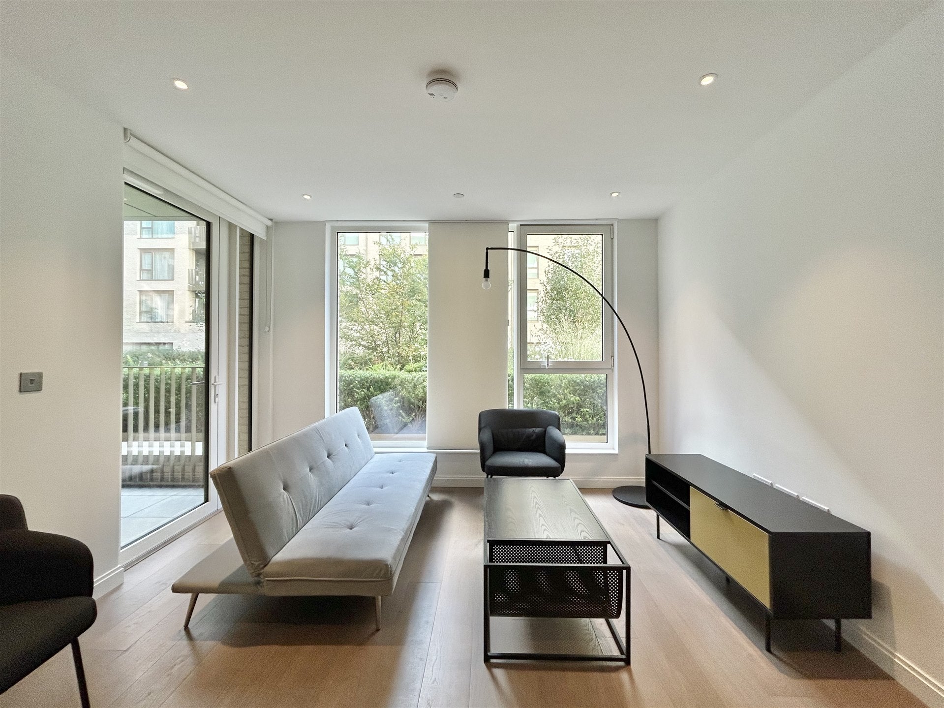 Flat Kennington Lane in Greater London
