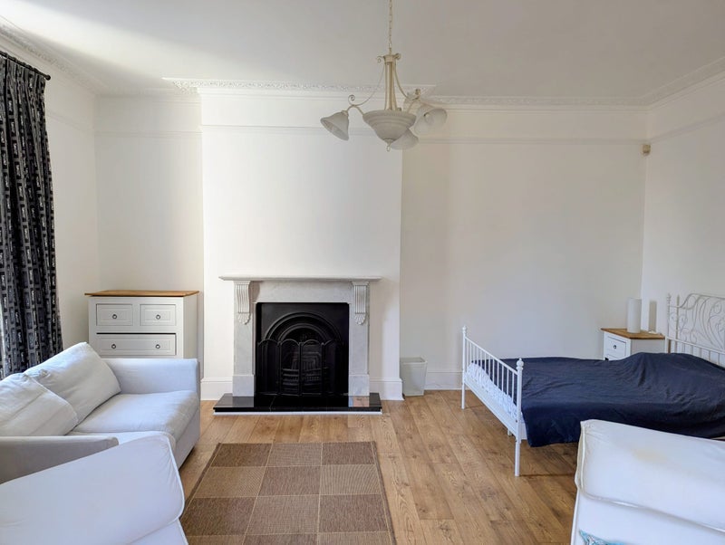 Room Sussex Place in Slough