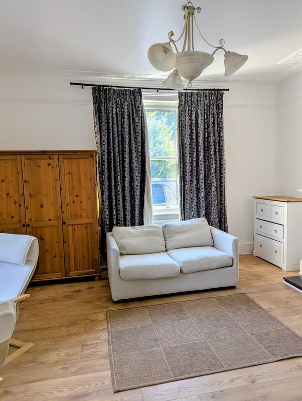 Room Sussex Place in Slough
