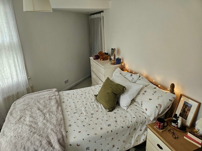 Room Atwood Road in Greater London