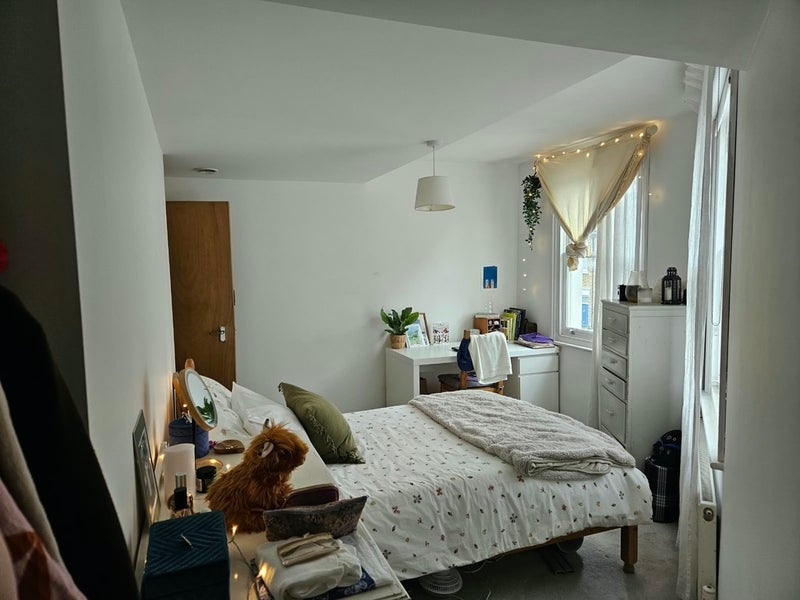 Room Atwood Road in Greater London
