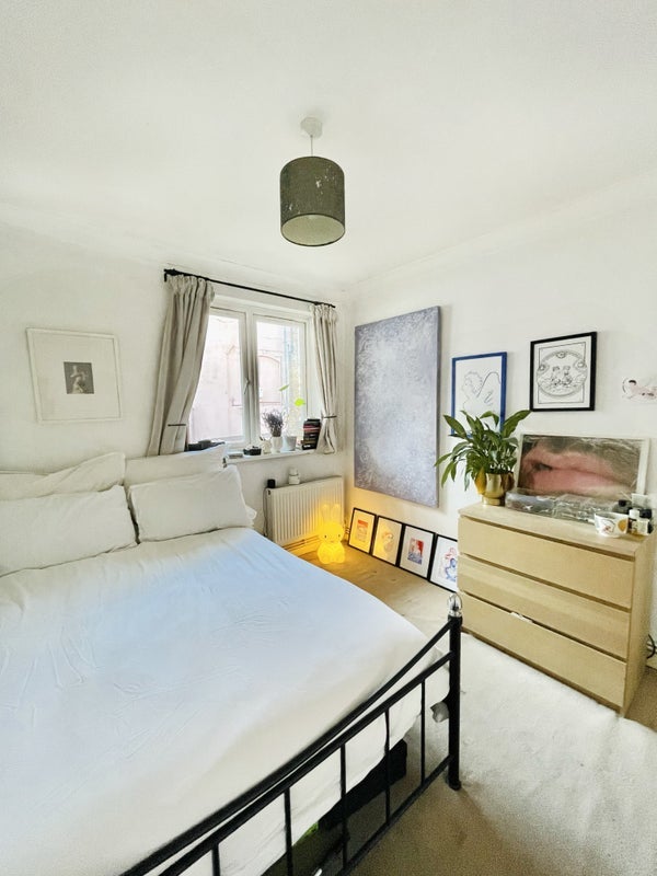 Room Fanshaw Street in Greater London
