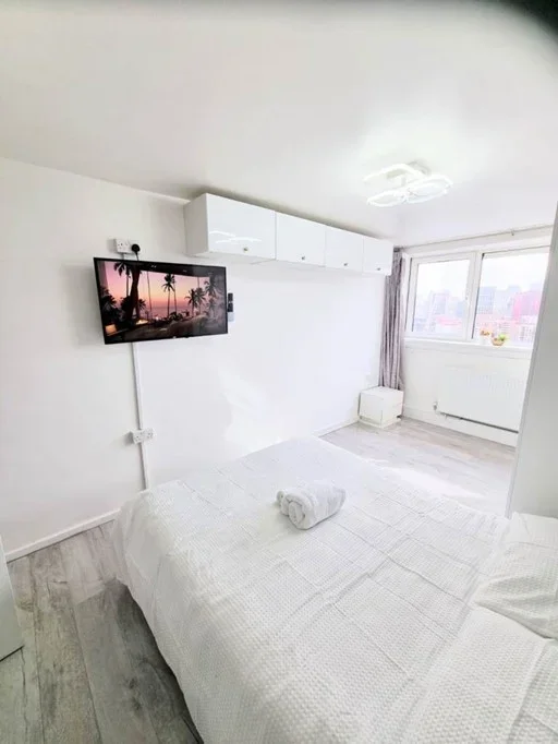 Room Forty Acre Lane in Greater London