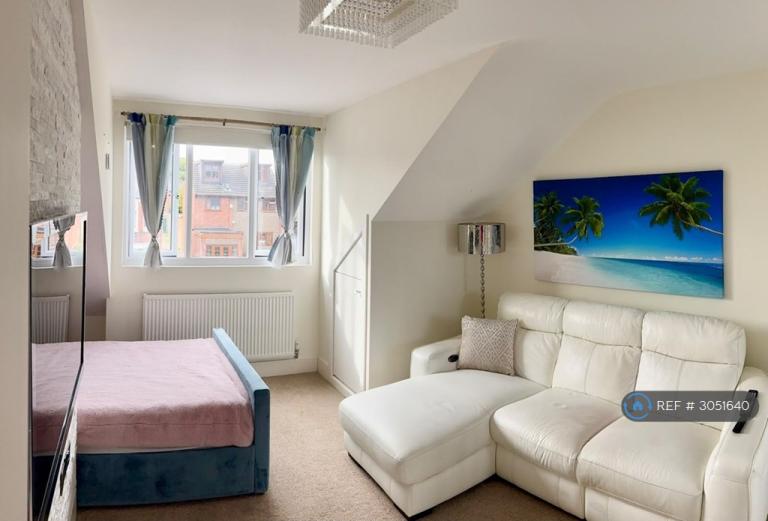 Room Ogilvie Road in High Wycombe