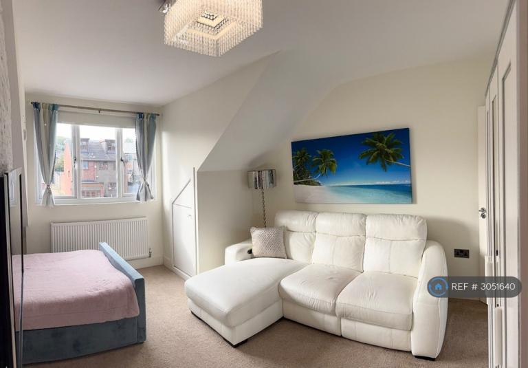Room Ogilvie Road in High Wycombe
