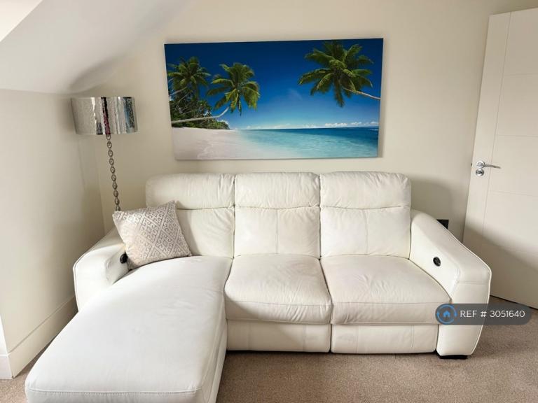 Room Ogilvie Road in High Wycombe