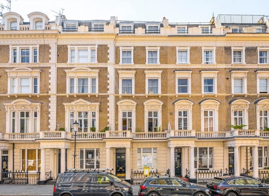 Flat Clanricarde Gardens in Greater London