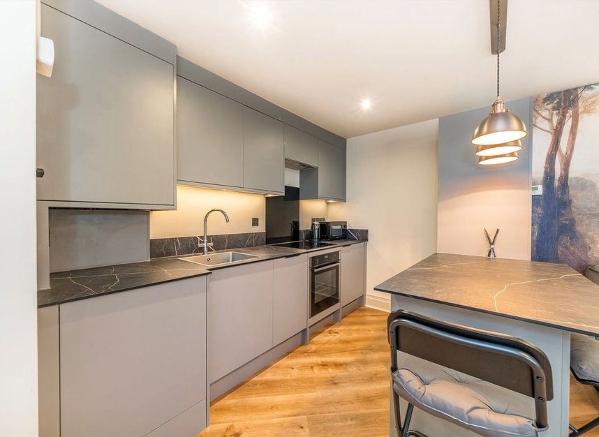 Flat Clanricarde Gardens in Greater London