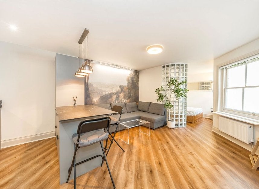 Flat Clanricarde Gardens in Greater London