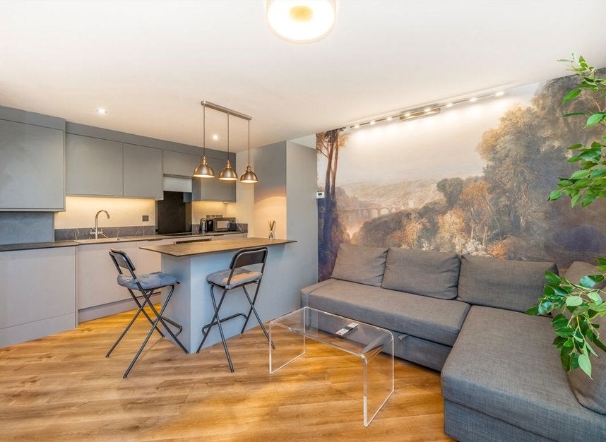 Flat Clanricarde Gardens in Greater London