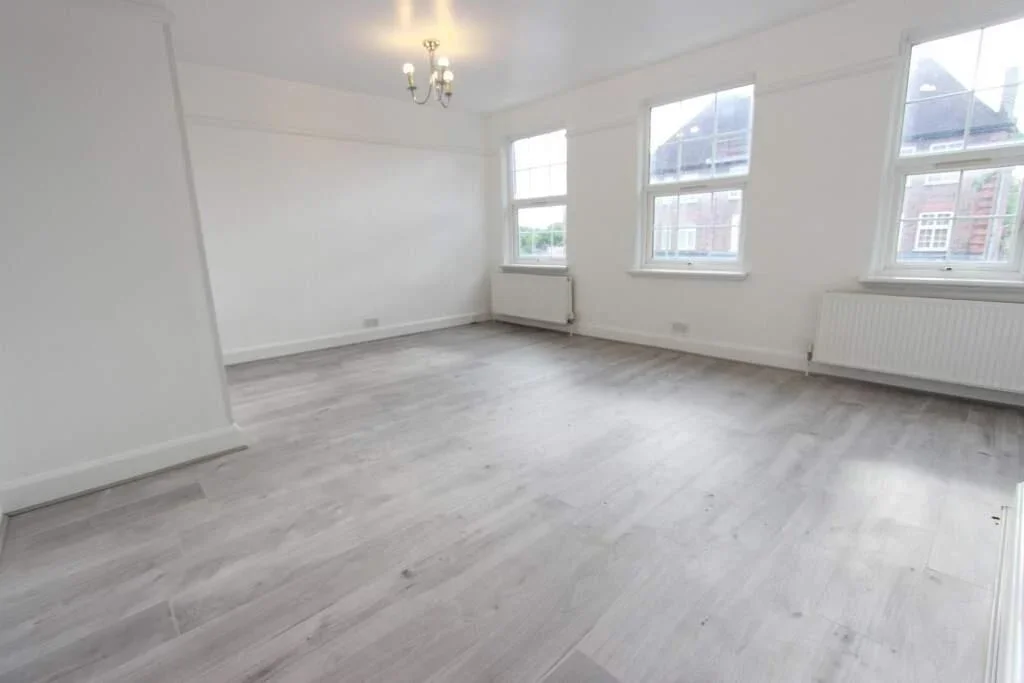 Flat Brookside South in Greater London