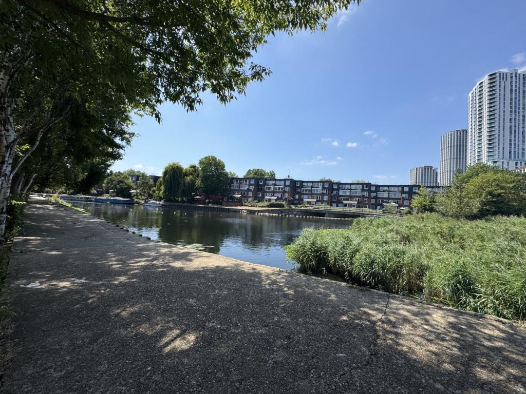 Flat Bream Close in Greater London