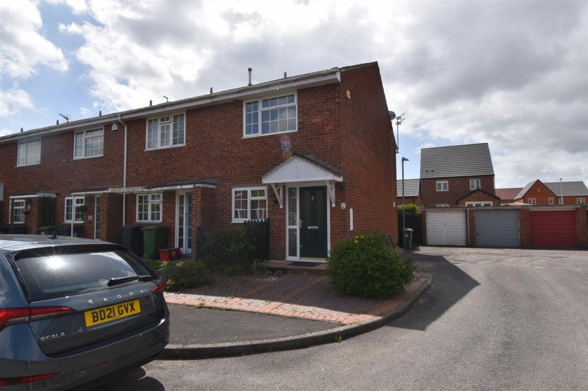 House Ashbourne Way in Warwick