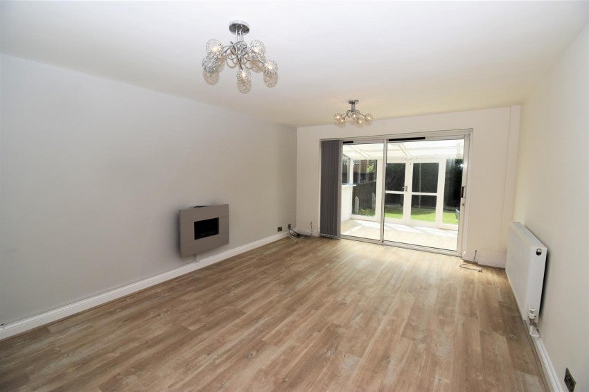 House Ashbourne Way in Warwick