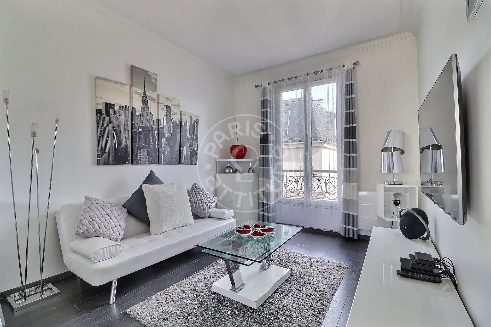 Flat Rue du Rocher in Paris