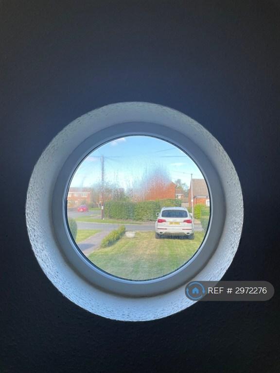 Room Millards Close in Cranfield