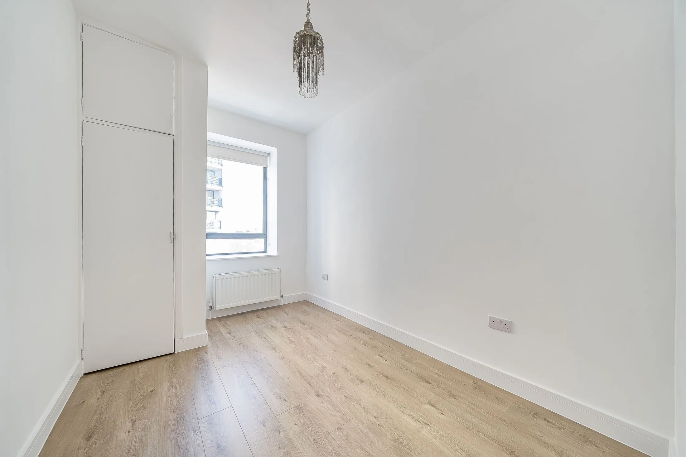 Flat Ballards Lane in Greater London