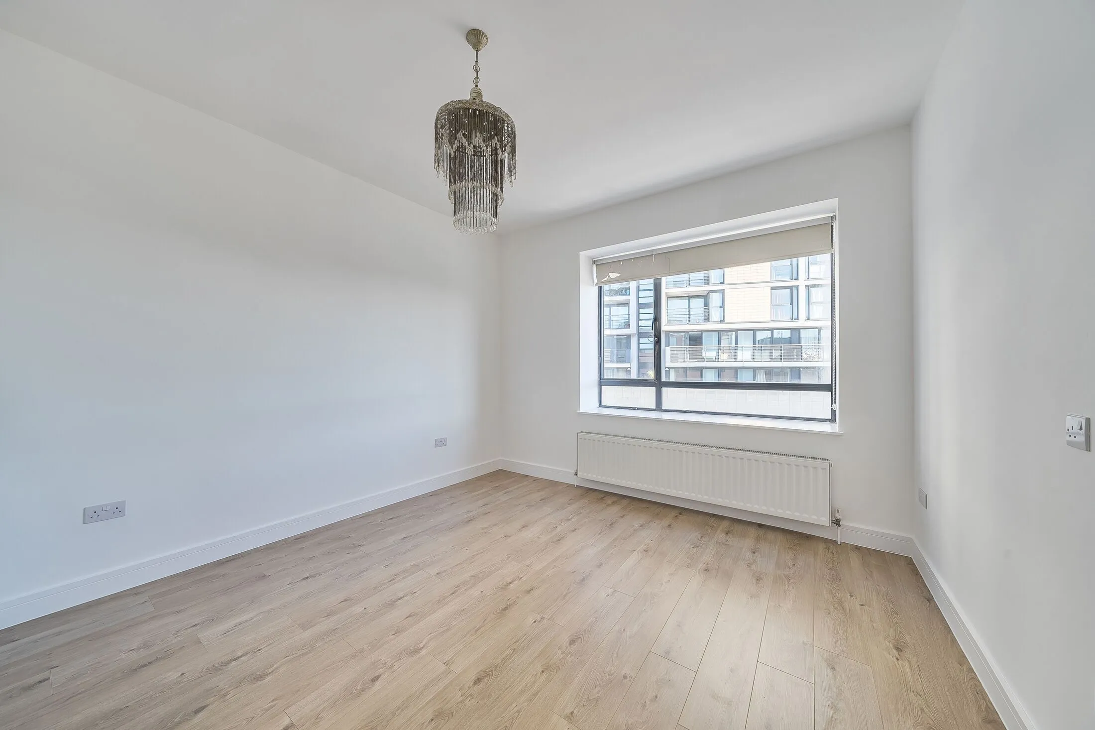 Flat Ballards Lane in Greater London