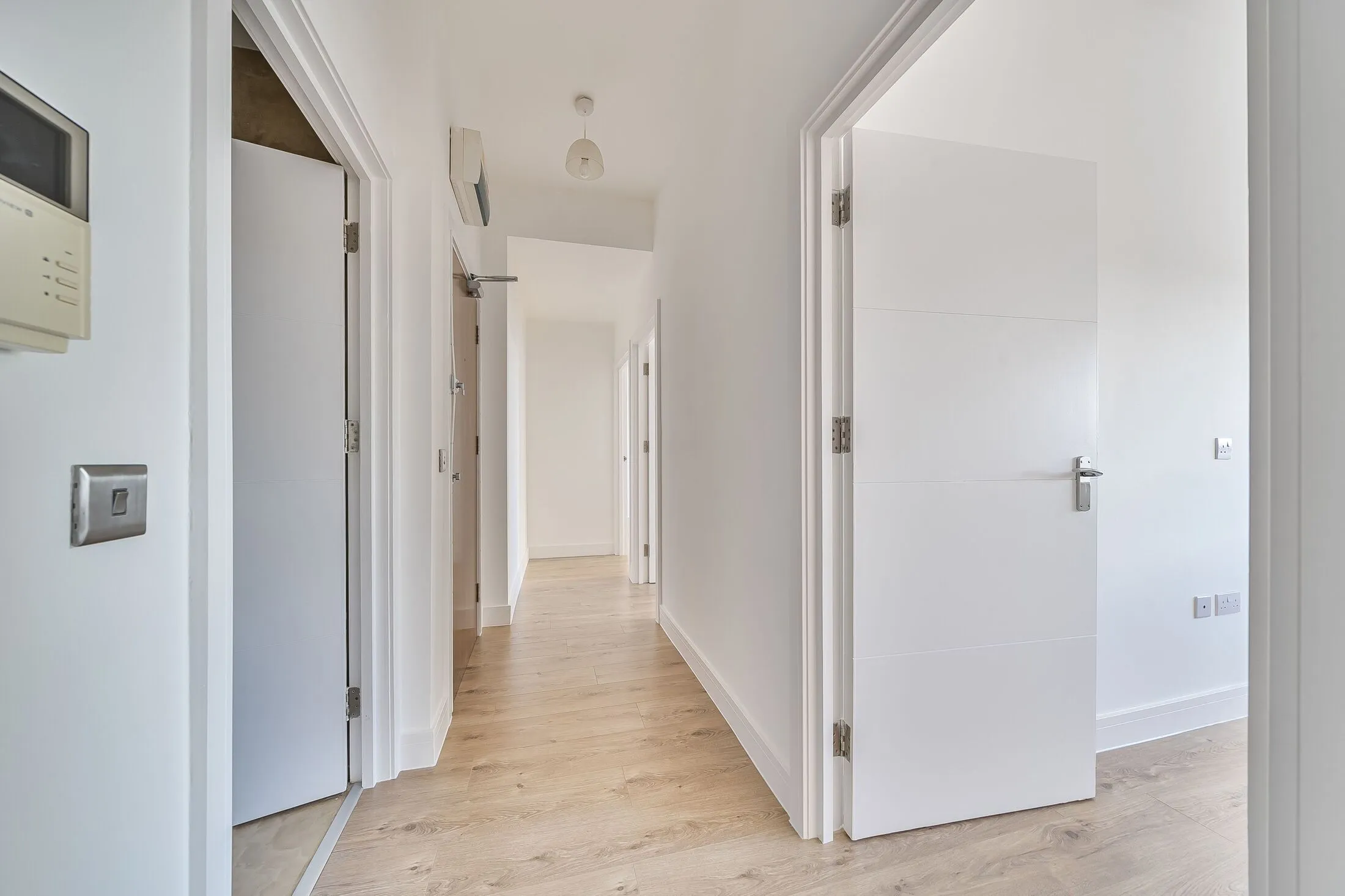 Flat Ballards Lane in Greater London