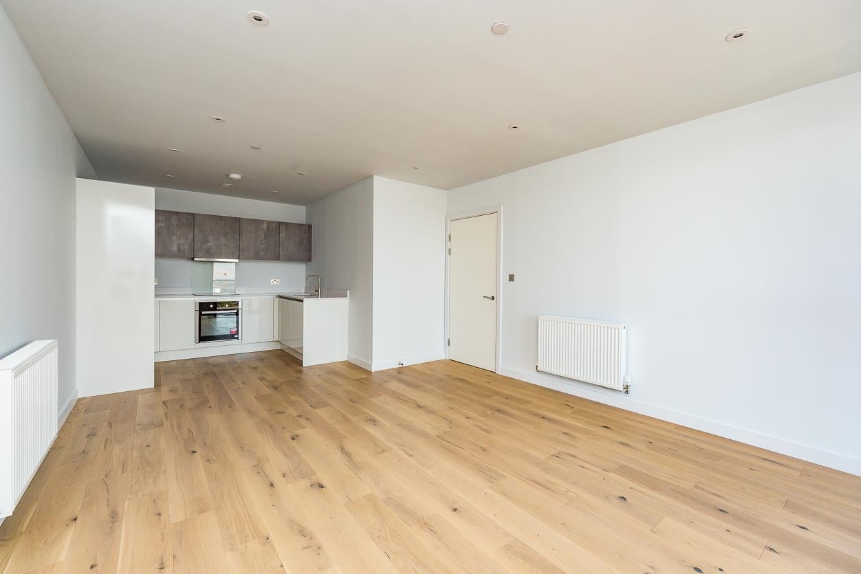 Flat Ray Dudley Way in Greater London