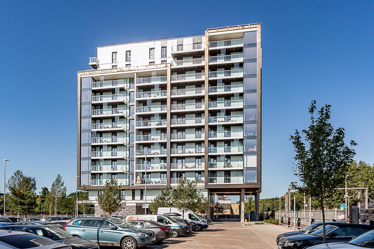 Flat Ray Dudley Way in Greater London