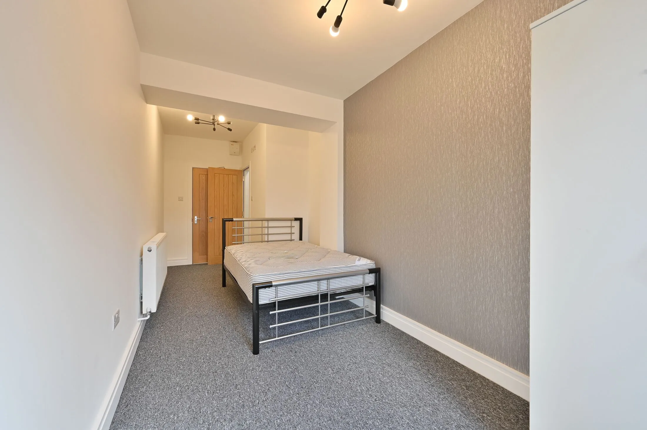 Room Whippendell Road in Watford