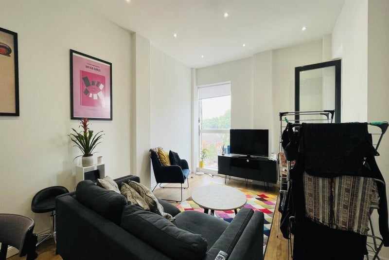 Room Jubilee Street in Greater London