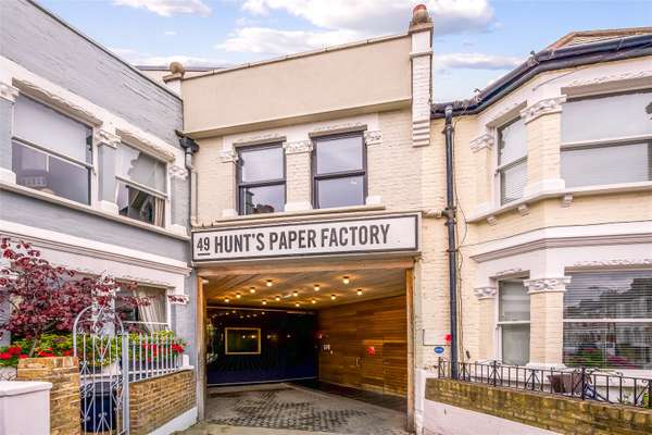 Flat Atalanta Street in Greater London