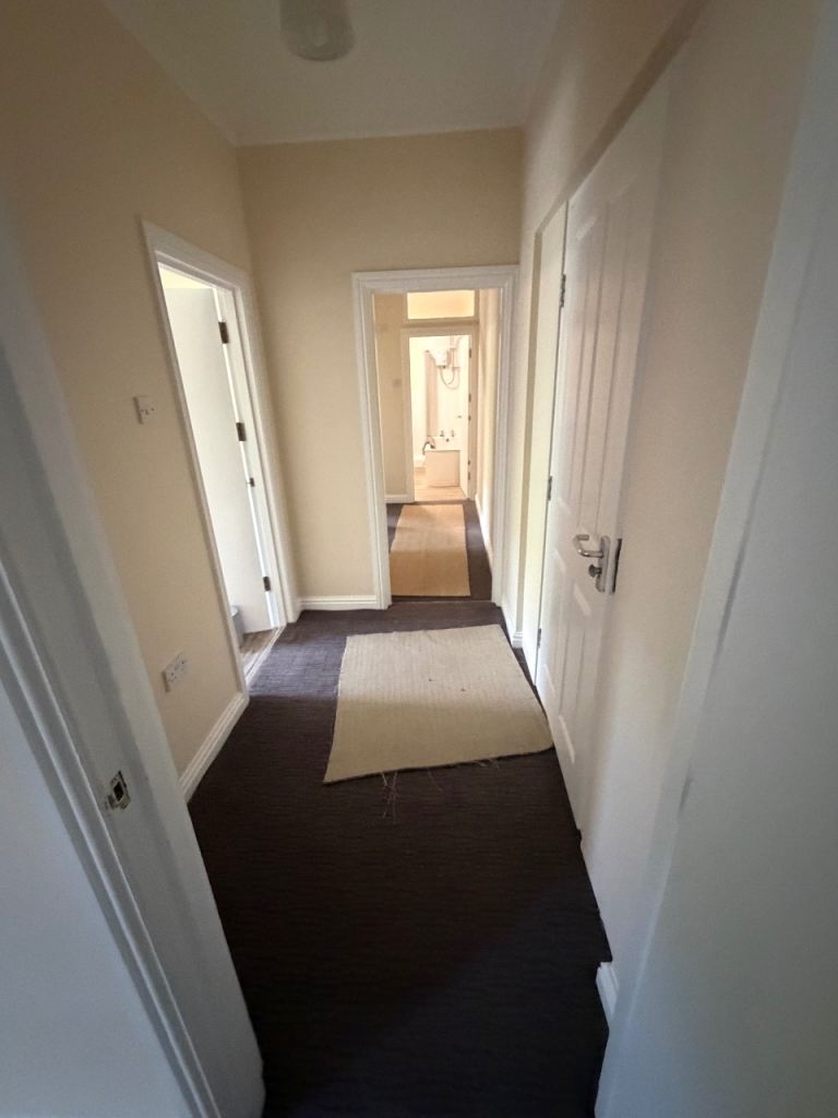 Flat Crumlin Road in Swffryd