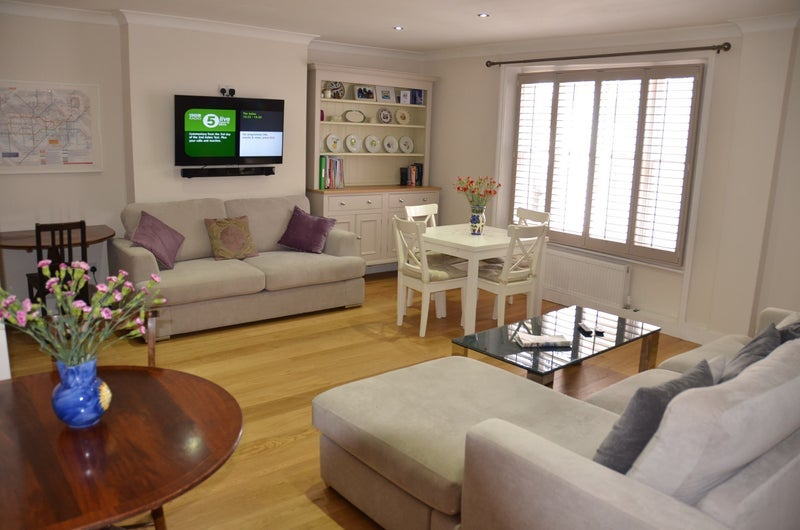 Room Eardley Crescent in Greater London