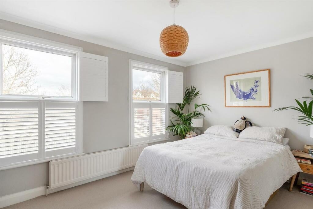 Room Oakdale Road in Greater London