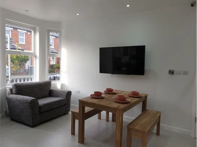 Room Aldin Avenue South in Slough