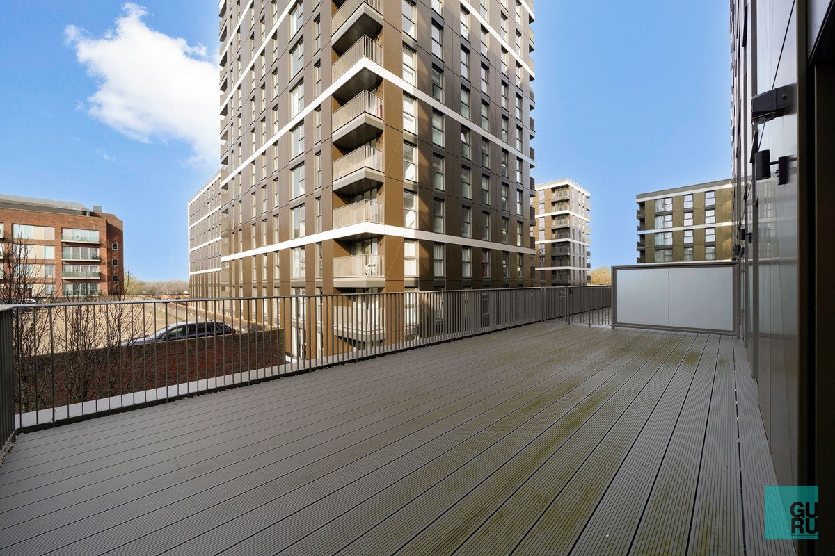Flat Eden Grove in Greater London