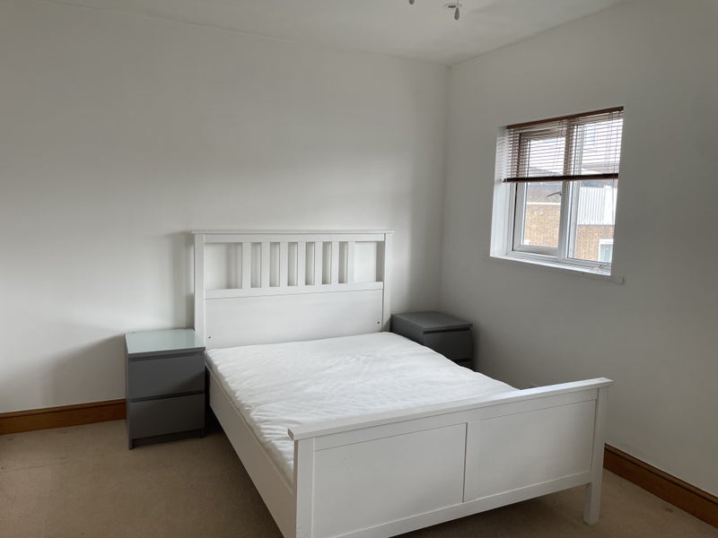 Room Strattondale Street in Greater London