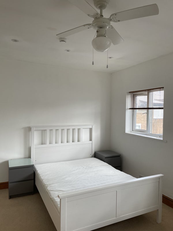 Room Strattondale Street in Greater London