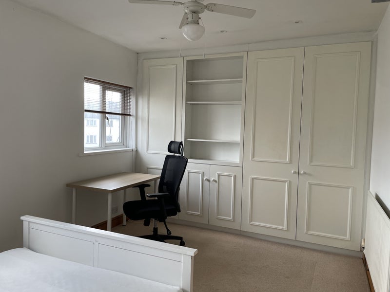 Room Strattondale Street in Greater London