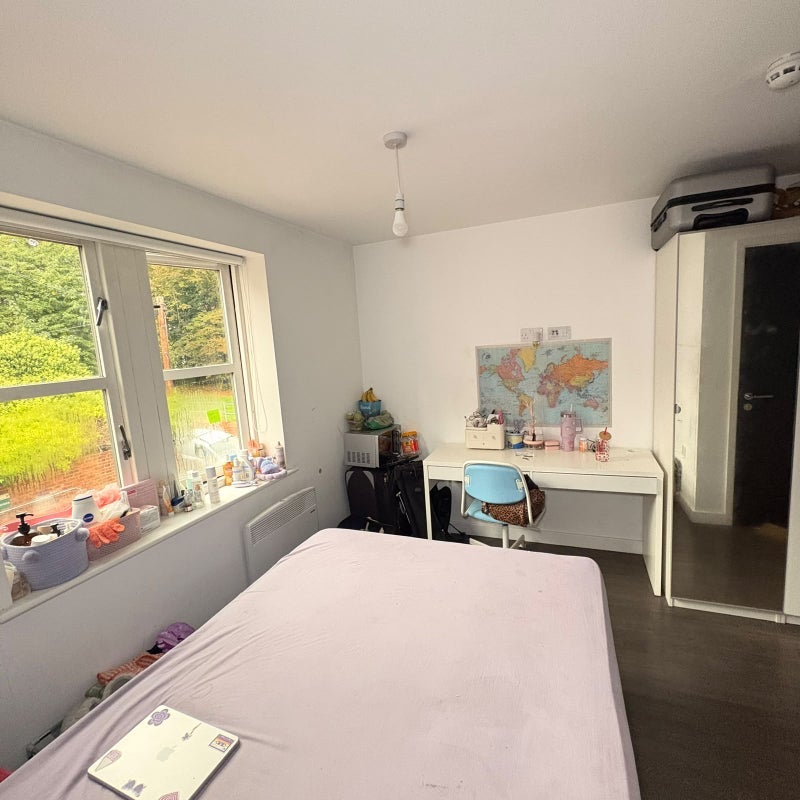 Room Hyde Terrace in Leeds