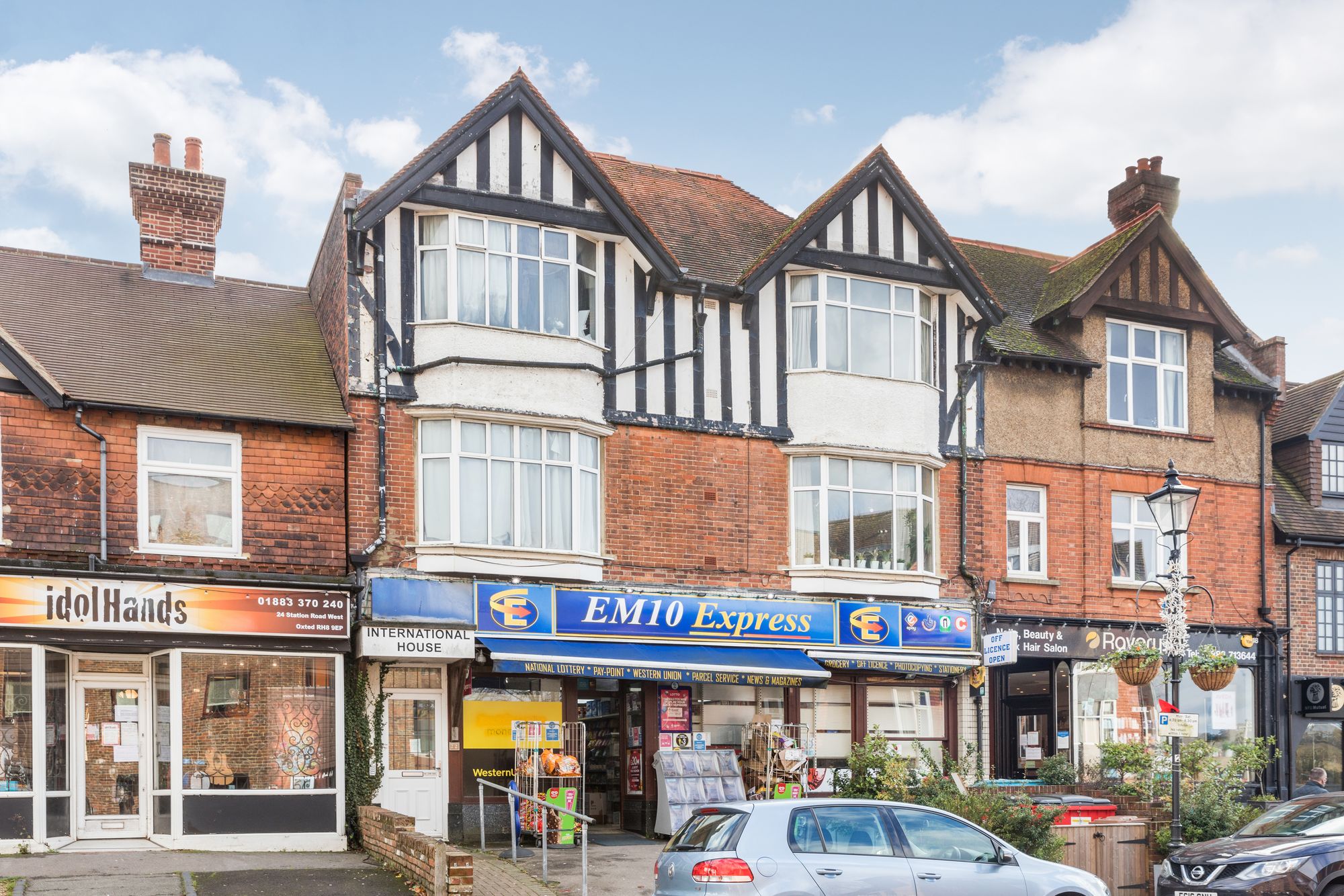 Flat Station Road West in Oxted