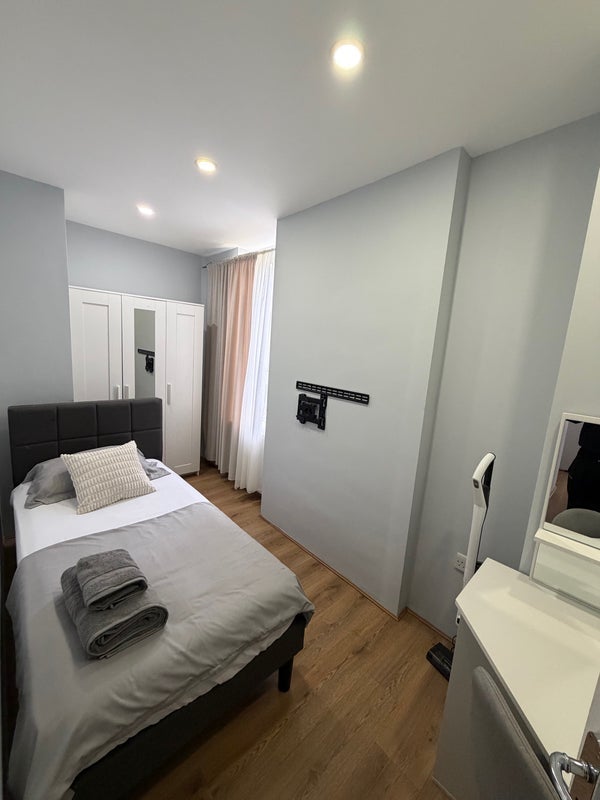 Room Pardoner Street in Greater London