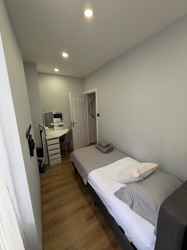 Room Pardoner Street in Greater London