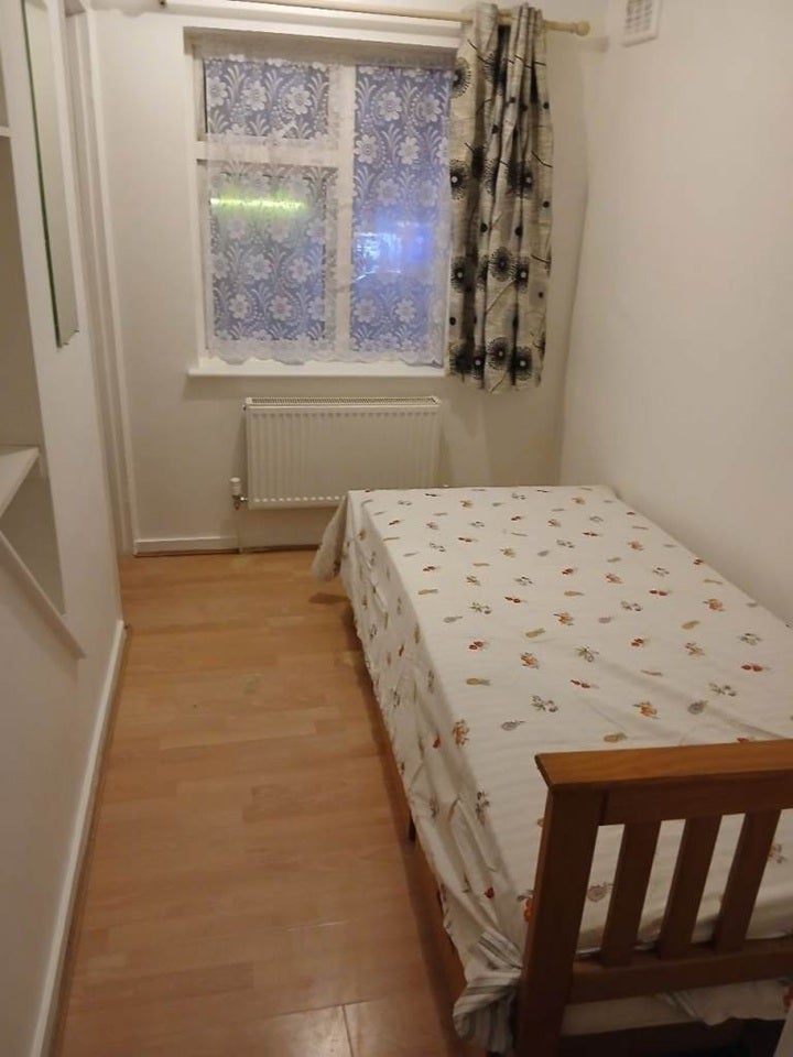 House Dagenham Road in Greater London