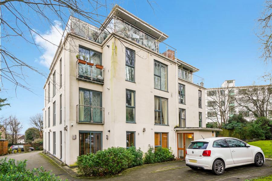Flat Taymount Rise in Greater London